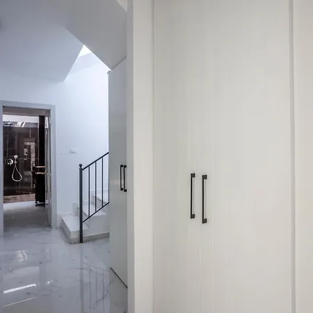 Megan Luxury With Private Pool