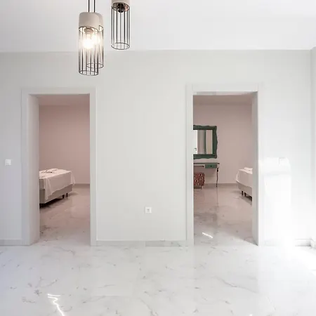 Megan Luxury With Private Pool Apartment