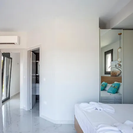Megan Luxury With Private Pool דירה