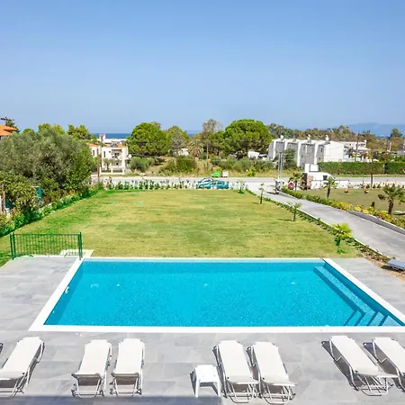 Megan Luxury With Private Pool Apartment *