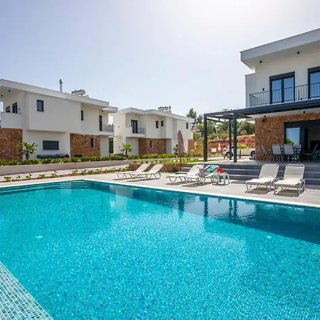 Megan Luxury With Private Pool Apartment
