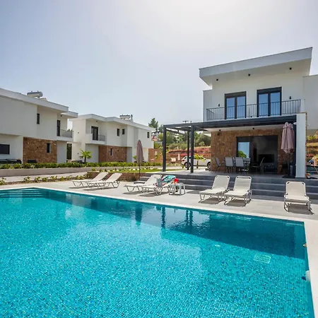 Megan Luxury With Private Pool Apartment