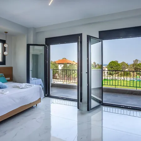 Megan Luxury With Private Pool Apartment *