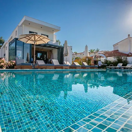 Megan Luxury With Private Pool פפקוהורי