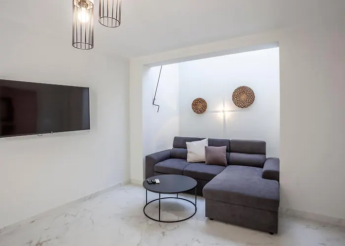 Megan Luxury With Private Pool