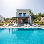 Megan Luxury With Private Pool * Πευκοχώρι
