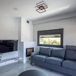 Megan Luxury With Private Pool Πευκοχώρι