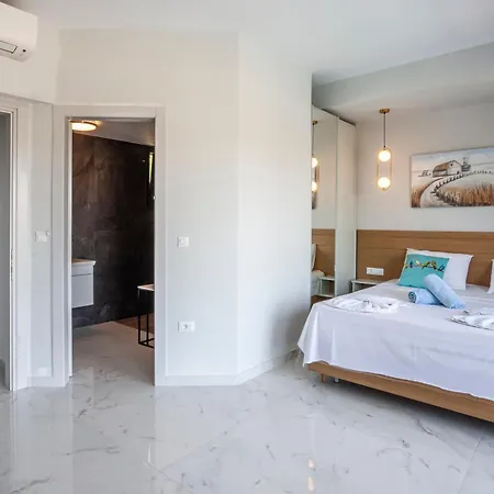 Megan Luxury With Private Pool