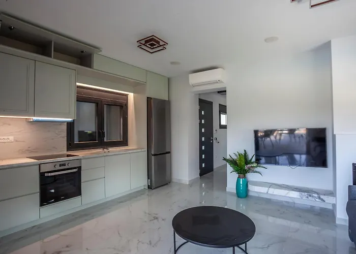 Megan Luxury With Private Pool Apartment *