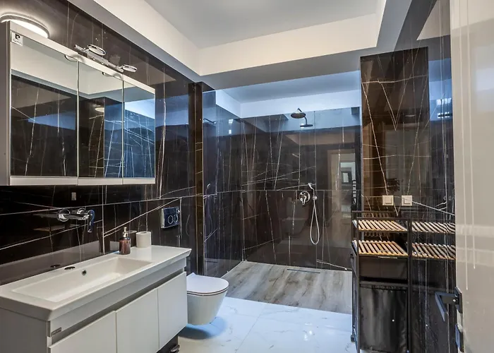 Megan Luxury With Private Pool Apartment