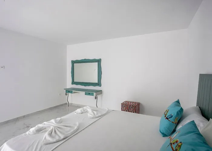 Megan Luxury With Private Pool Apartment