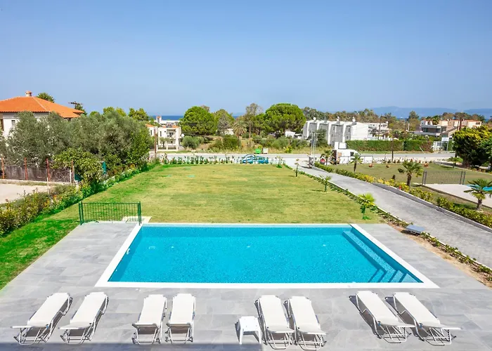 Megan Luxury With Private Pool Apartment *