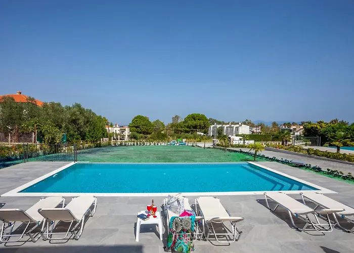 Megan Luxury With Private Pool Apartment *