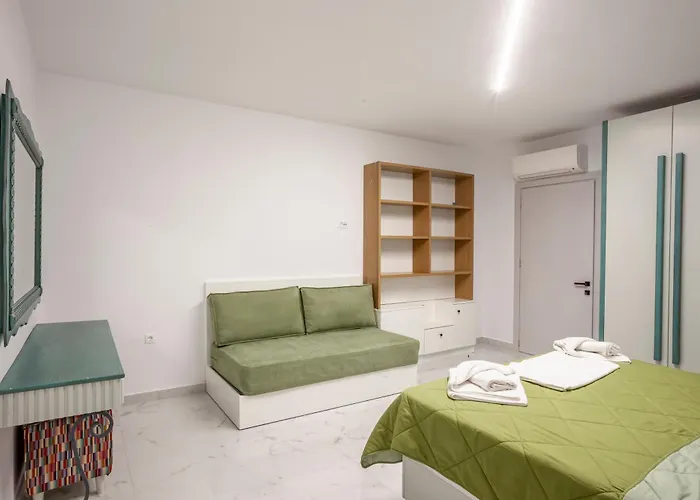 Megan Luxury With Private Pool Apartment Pefkochori